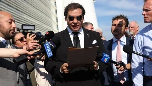 George Santos, zagorzały zwolennik Trumpa, przyznał się w 2024 roku do zarzutów oszustwa elektronicznego i kradzieży tożsamości