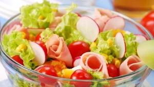 Na rodzinnym spotkaniu warto podać sałatkę
