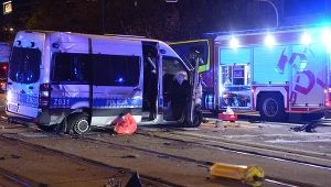 Wypadek z udziałem policyjnego radiowozu w centrum Warszawy. Zdj. za zgodą autorów