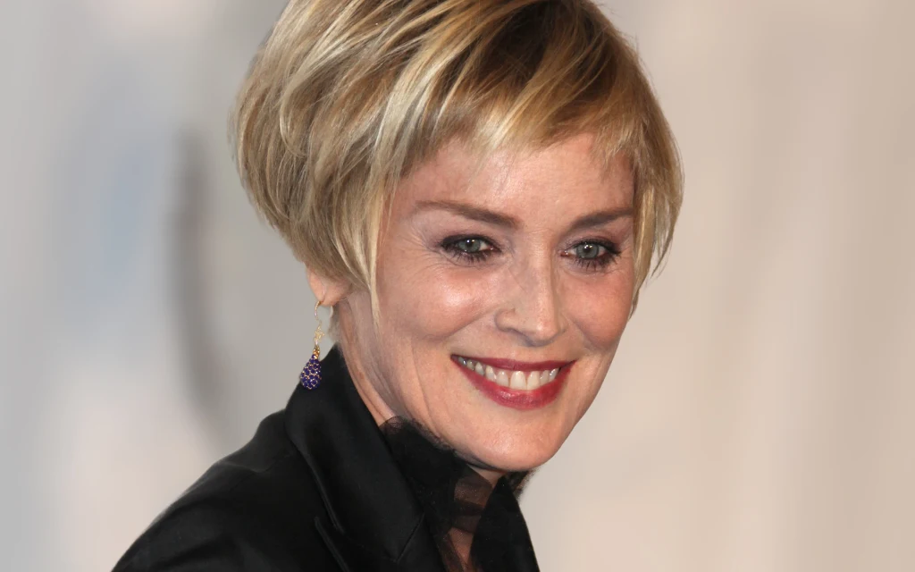 Usta jak u Sharon Stone. Makijażowe triki, które powiększą i odmłodzą wargi po "50"