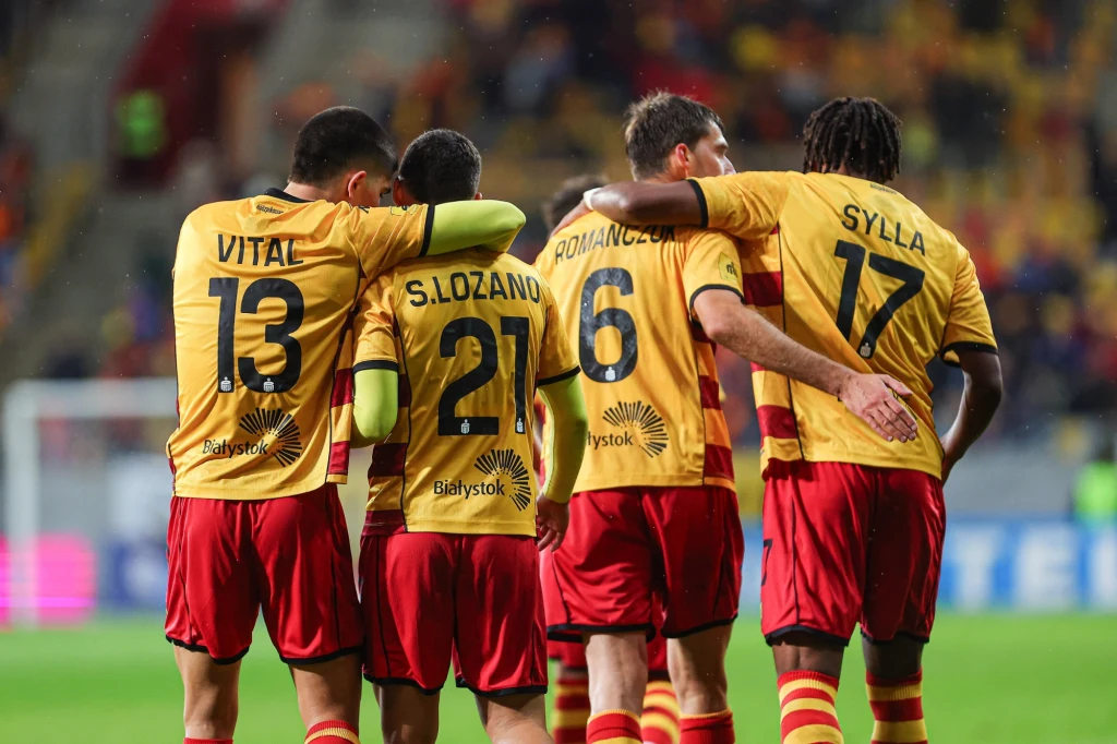 Jagiellonia Białystok rozbiła Arkę Gdynia i awansowała na pozycję lidera Ekstraklasy Jagiellonia Białystok rozbiła Arkę Gdynia i awansowała na pozycję lidera Ekstraklasy