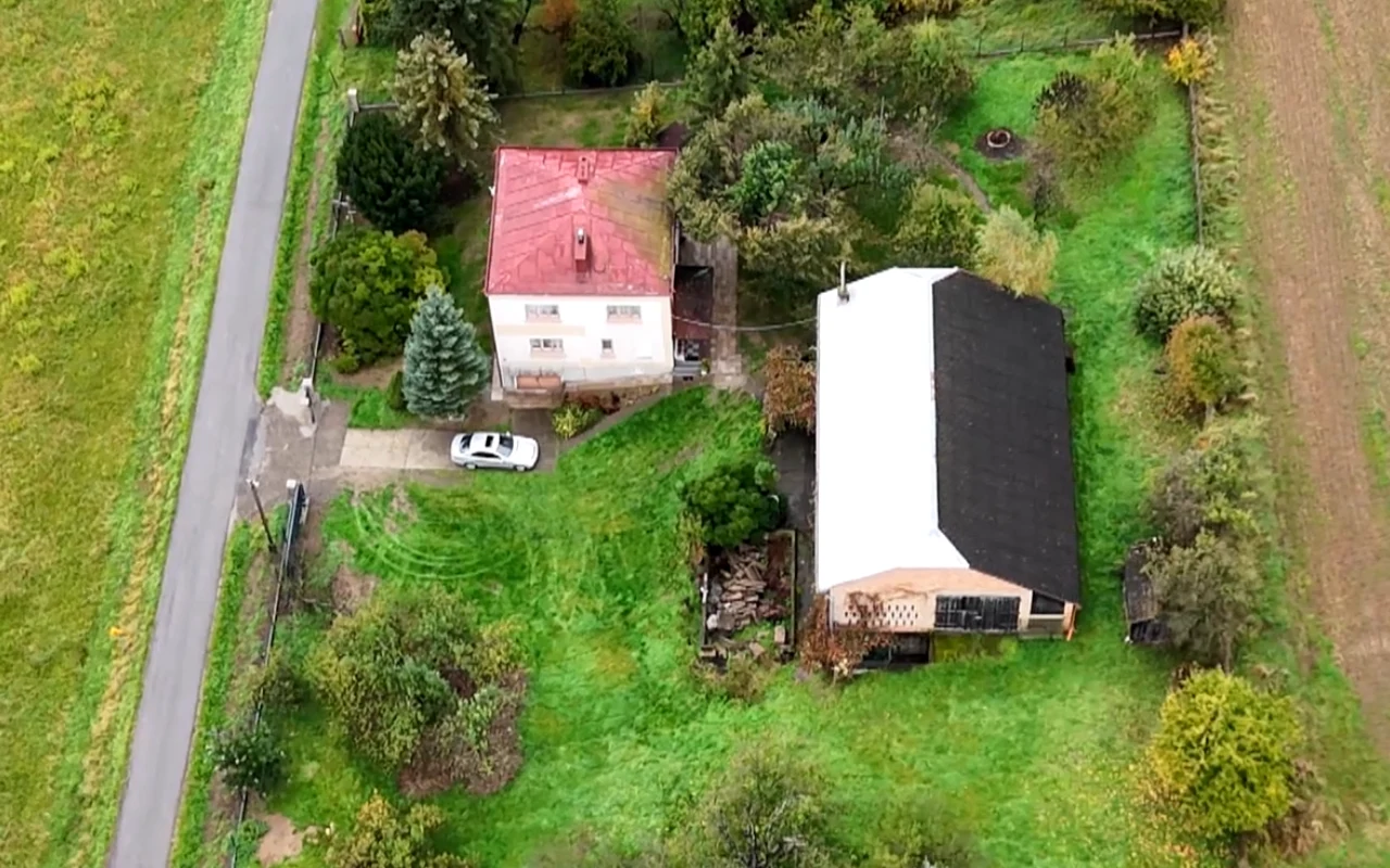 Ewa Wachowicz wychowała się w gospodarstwie, w domu, który zbudował jej ojciec