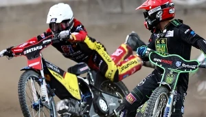 Biegi z udziałem Nickiego Pedersena, to emocje gwarantowane. Zawsze ktoś leży na torze.