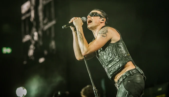 Yungblud rzucił się w tłum ze złamaną nogą, jadąc na wózku inwalidzkim. "Jest absolutnie szalony"