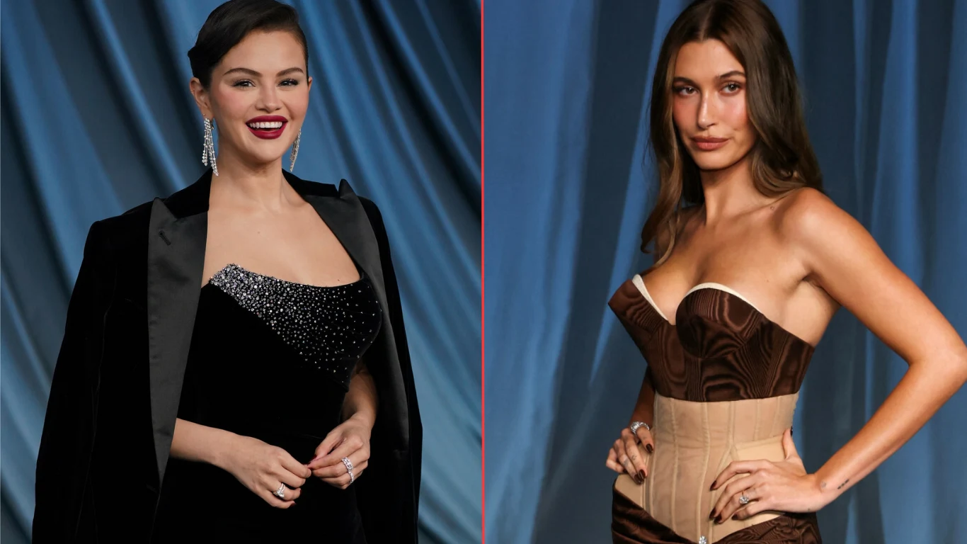 Selena Gomez i Hailey Bieber Dwie kobiety w wieczorowych kreacjach na neutralnym, niebieskim tle, po lewej kobieta w czarnej sukni z cekinami i peleryną, z czerwonymi ustami i upiętymi włosami, po prawej kobieta w brązowym gorsecie z długimi rozpuszczonymi włosami