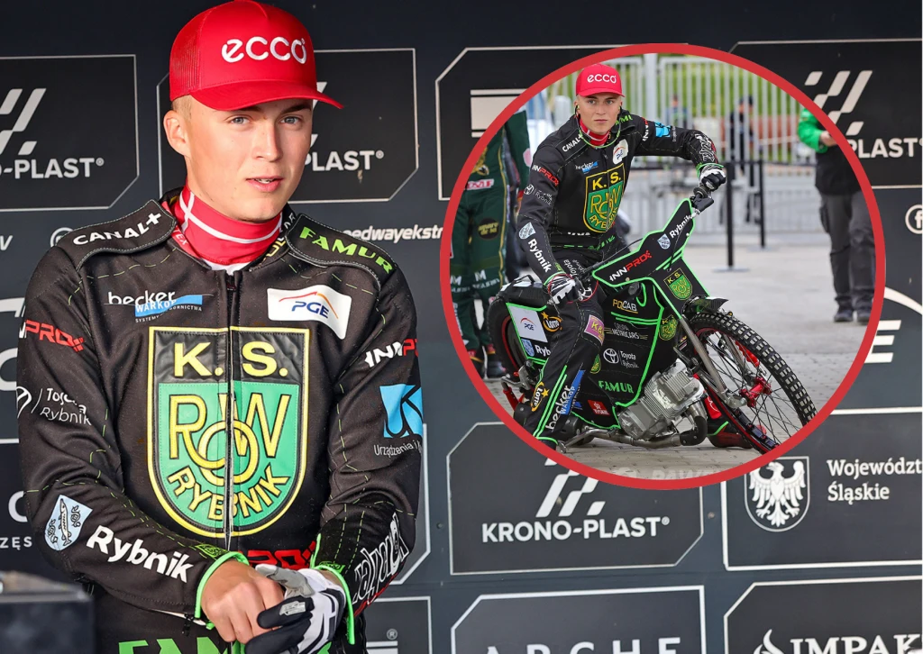 Jesper Knudsen w barwach ROW-u Rybnik nie zachwycił. Żużlowiec w kombinezonie klubowym K.S. ROW Rybnik oraz czerwonej czapce z logo sponsora stoi na tle tablicy z reklamami, a na powiększonym fragmencie dosiada motocykla żużlowego.