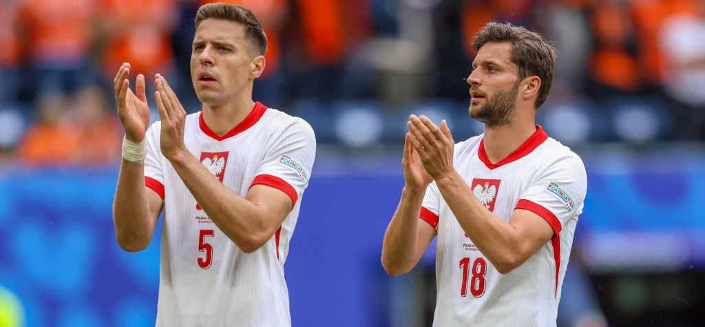 Jan Bednarek (z lewej) i Bartosz Bereszyński w bieżący weekend zdobyli pierwsze gole w nowych barwach. Ale tylko jeden z nich trafił do właściwej bramki Jan Bednarek (z lewej) i Bartosz Bereszyński w bieżący weekend zdobyli pierwsze gole w nowych barwach. Ale tylko jeden z nich trafił do właściwej bramki