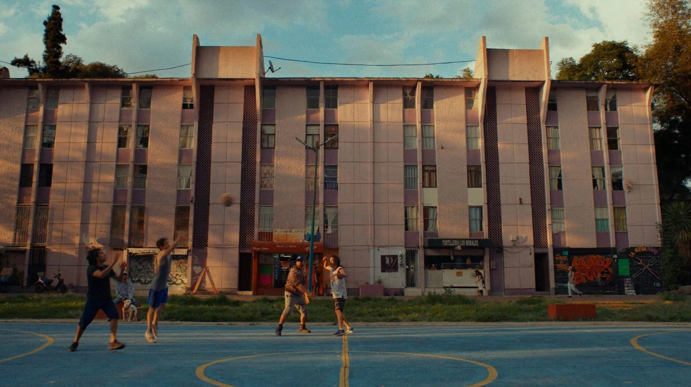 Kadr z filmu "Rodzinna niedziela" Kadr z filmu "Rodzinna niedziela"