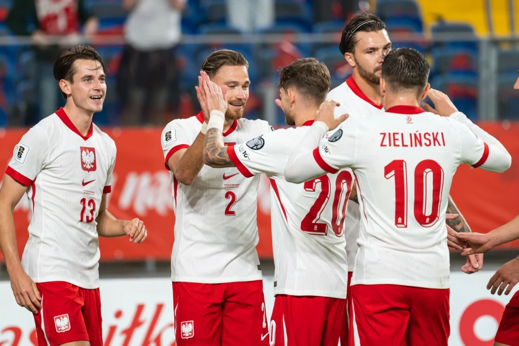 Matty Cash (drugi od lewej)