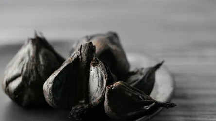 Fermentowany czosnek zawiera nawet czterokrotnie więcej polifenoli niż świeży.