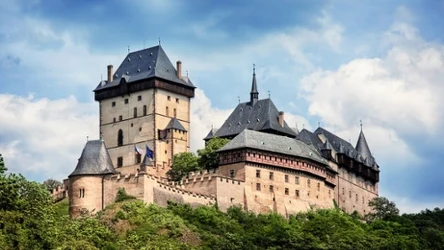 Zamek Karlsztejn - wyjątkowy i popularny zamek w Czechach 