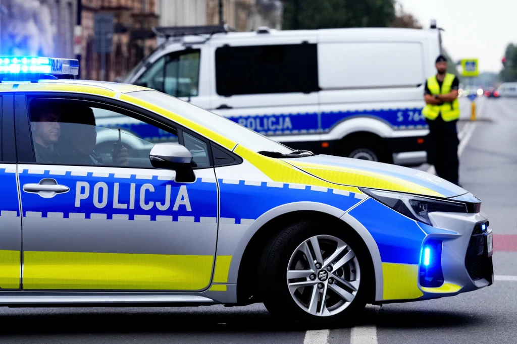 Warszawa. Oszustwo na BLIK-a. Ukraińcy zatrzymani przy bankomacie (zdj. ilustracyjne) Warszawa. Oszustwo na BLIK-a. Ukraińcy zatrzymani przy bankomacie (zdj. ilustracyjne)