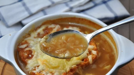 Cebula wzmacnia odporność i zbija cholesterol. Jesienią przygotujesz z niej aromatyczną zupę.