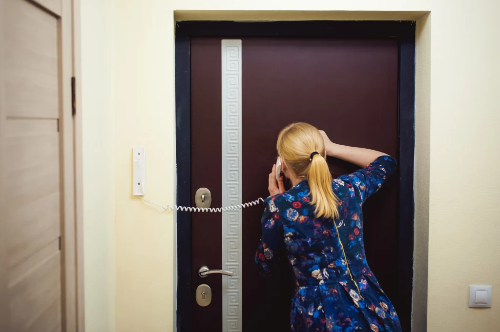W przypadku kontroli abonamentu RTV możemy odmówić pracownikowi Poczty Polskiej wejścia do domu W przypadku kontroli abonamentu RTV możemy odmówić pracownikowi Poczty Polskiej wejścia do domu
