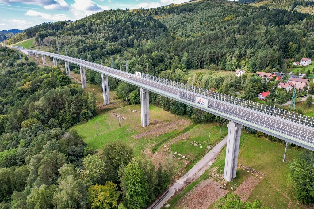 Obejście Węgierskiej Górski zyskało miano najpiękniejszej drogi w Polsce Obejście Węgierskiej Górski zyskało miano najpiękniejszej drogi w Polsce