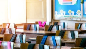 Zamykają szkoły, każą nosić maseczki. Tysiące zakażeń na wyspie