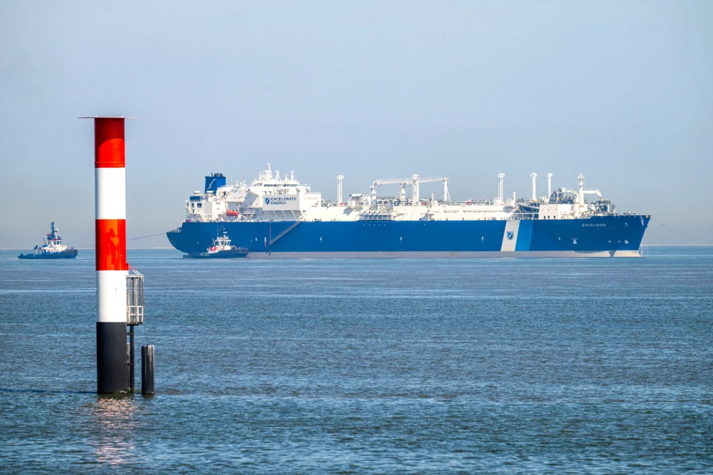 Europa znacznie zwiększyła import gazu LNG (na zdj. gazowiec LNG u niemieckiego wybrzeża)