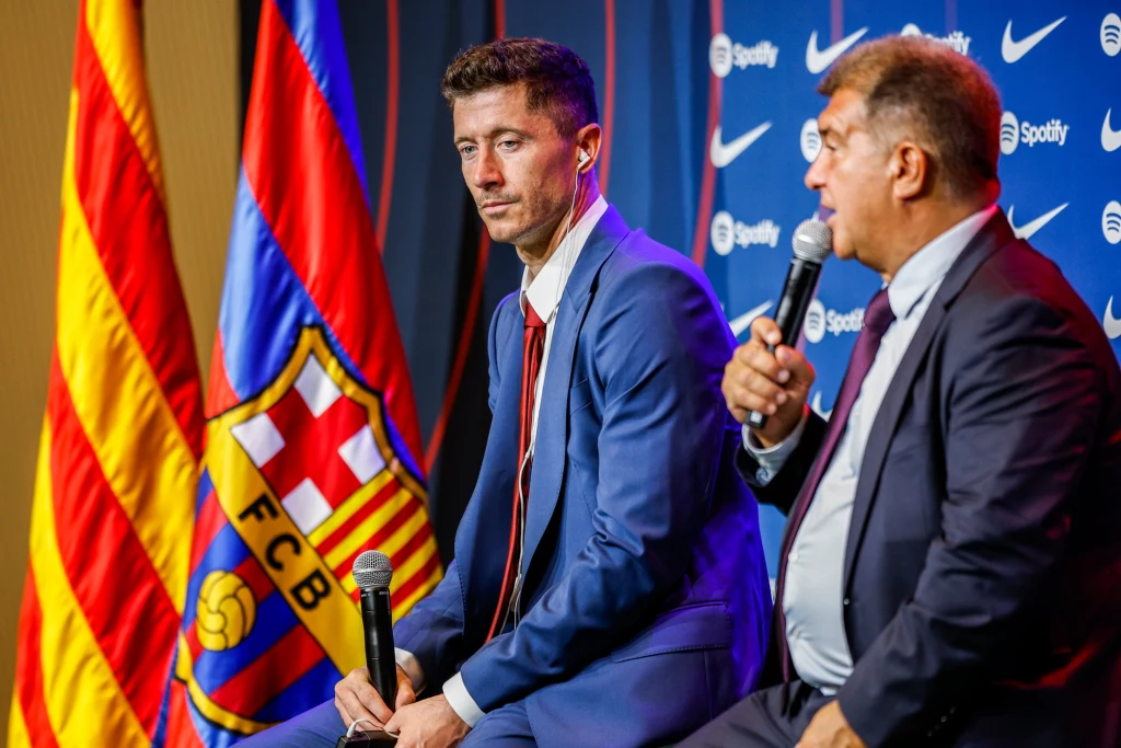 Robert Lewandowski i Joan Laporta
