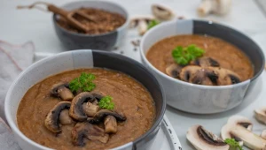 Pieczone pieczarki wzmacniają smak zupy