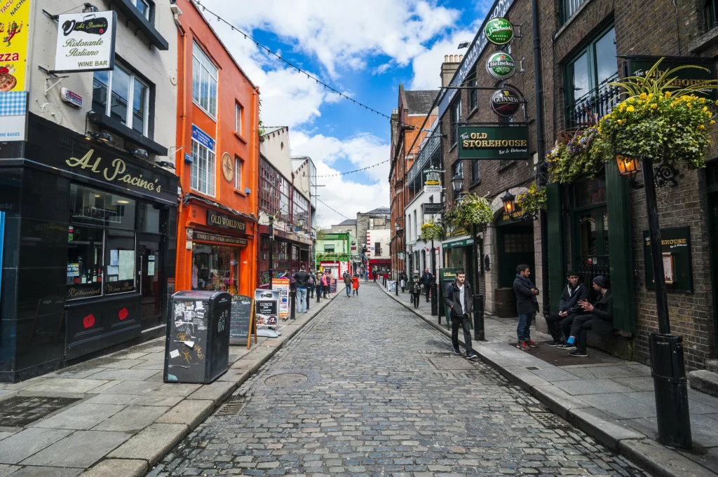 W Dublinie, po 53 latach istnienia, kończy działalność ostatni sklep z tapetami