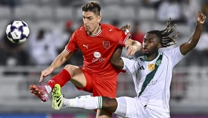 Krzysztof Piątek (z lewej) w barwach katarskiego Al-Duhail SC