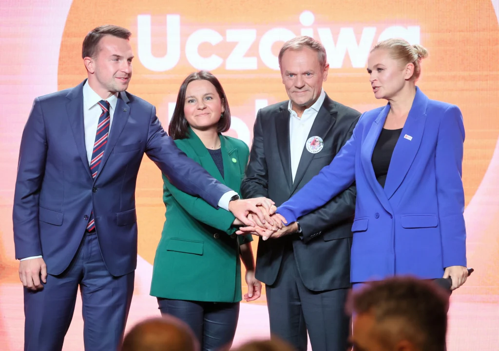 Adam Szłapka, Urszula Zielińska, Donald Tusk i Barbara Nowacka w październiku 2022 roku Adam Szłapka, Urszula Zielińska, Donald Tusk i Barbara Nowacka w październiku 2022 roku