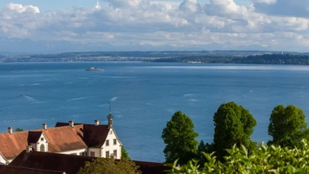 Jezioro leżące na styku trzech państw. Zachwyca widokami oraz malowniczością 