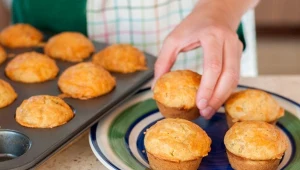 Rozgrzewające, serowe babeczki. Przekąska, która znika w minutę