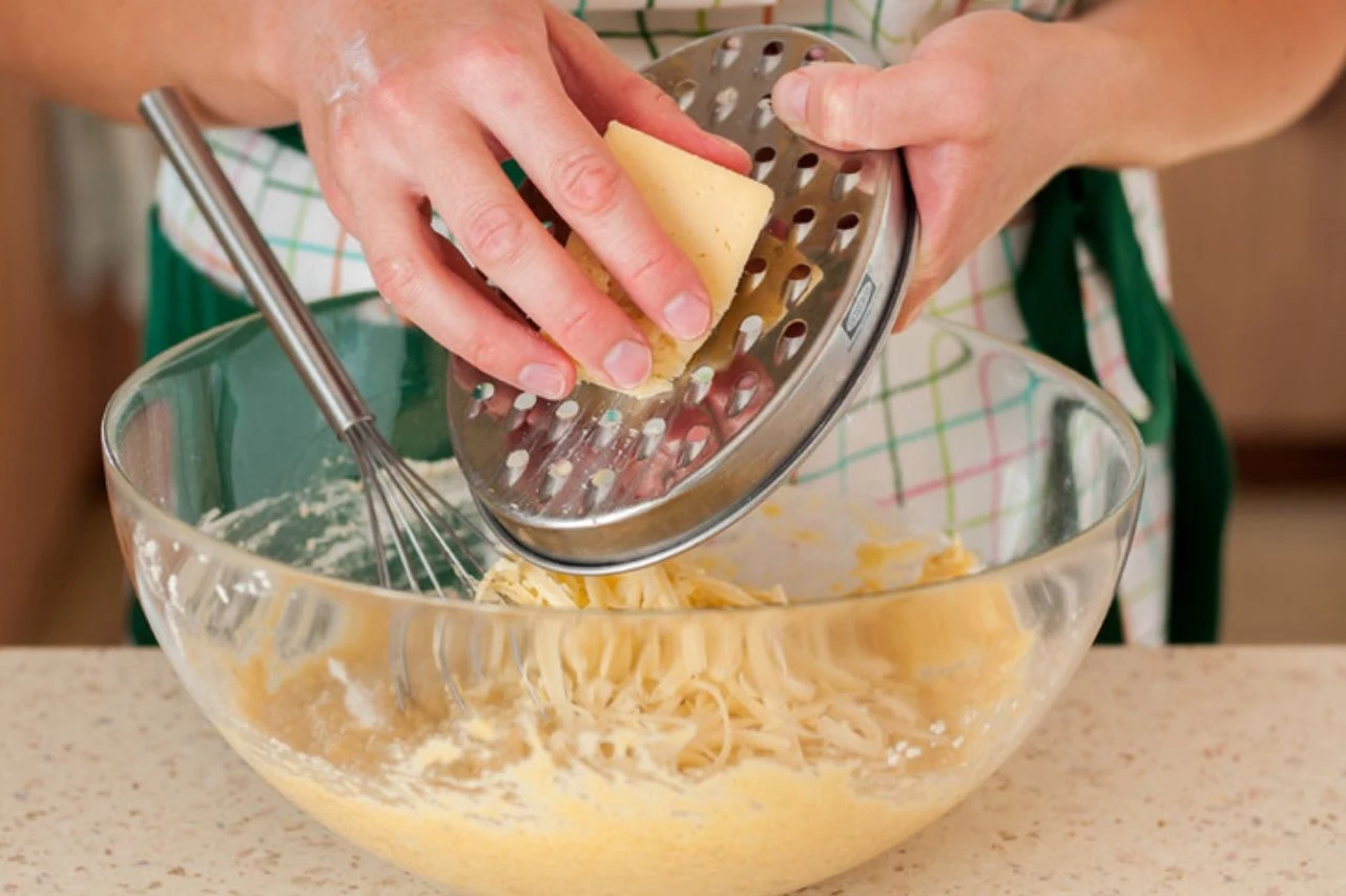 Żółty ser doda babeczkom słonego posmaku Żółty ser doda babeczkom słonego posmaku