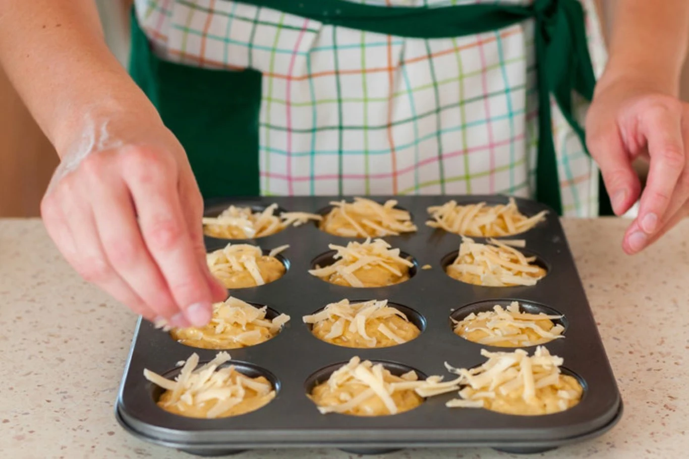 Dodatkowy ser stanie się chrupiącą pierzynką z wierzchu Dodatkowy ser stanie się chrupiącą pierzynką z wierzchu