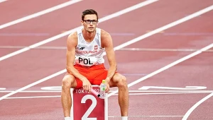 Dariusz Kowaluk przed startem sztafety mieszanej 4x400 m w Tokio