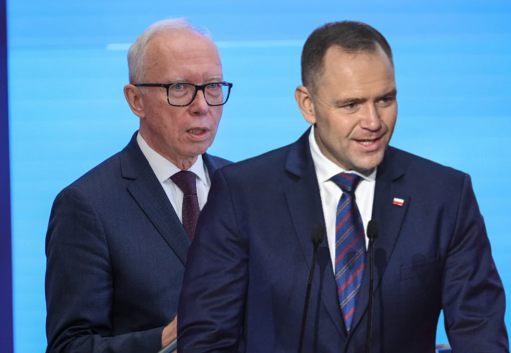 Wiceprezes NIK Jacek Kozłowski i były szef IPN Karol Nawrocki. Przedstawiono pierwsze wnioski po kontroli w Instytucie Wiceprezes NIK Jacek Kozłowski i były szef IPN Karol Nawrocki. Przedstawiono pierwsze wnioski po kontroli w Instytucie