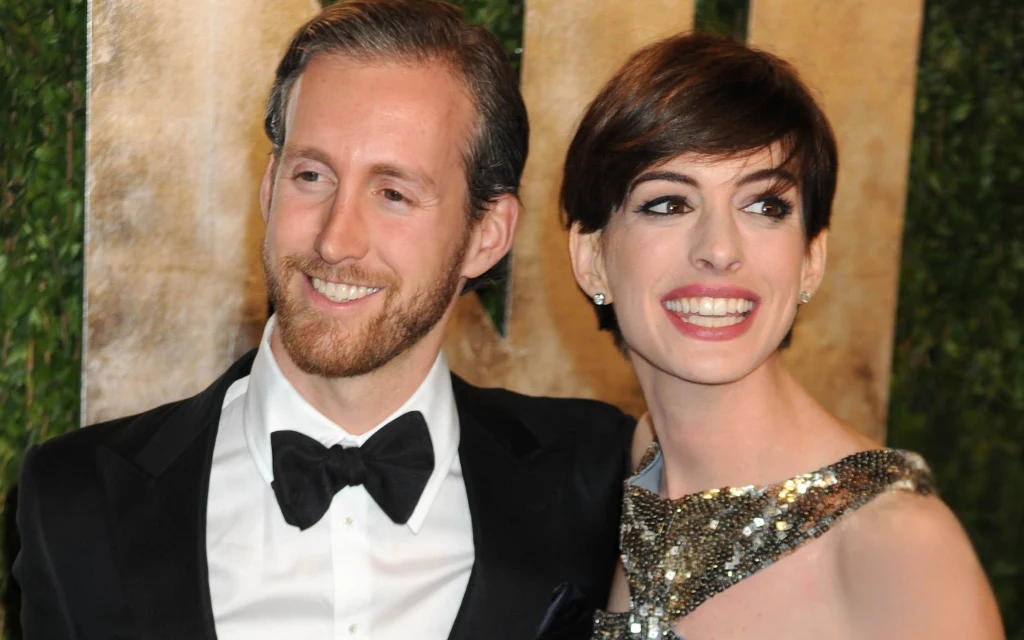 Anne Hathaway z mężem na oscarowej gali w 2013, gdy dostała statuetkę za drugoplanową rolę w "Nędznikach"