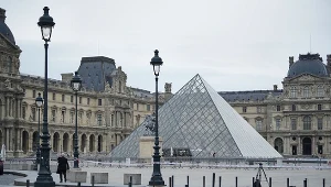 Kradzież biżuterii z muzeum Luwr. Nowe informacje w sprawie, chodzi o ubezpieczenie