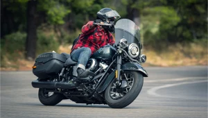 Przyglądając się HD Heritage Classic można zwątpić - ten motocykl jest tegoroczny czy ma już 30 lat? To celowy zabieg, który się udał.