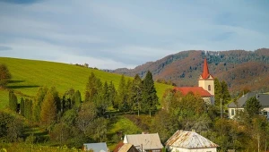 To uzdrowisko warto odwiedzić wiosną. Ogrody zapierają dech w piersiach