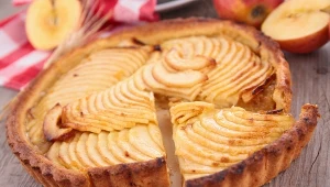 Najprostsze ciasto z jabłkami. Zrobisz je w 15 minut