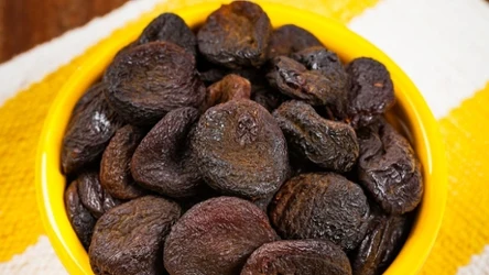 Suszone morele są bogatym źródłem błonnika, potasu, magnezu i żelaza, a także beta-karotenu, luteiny i zeaksantyny