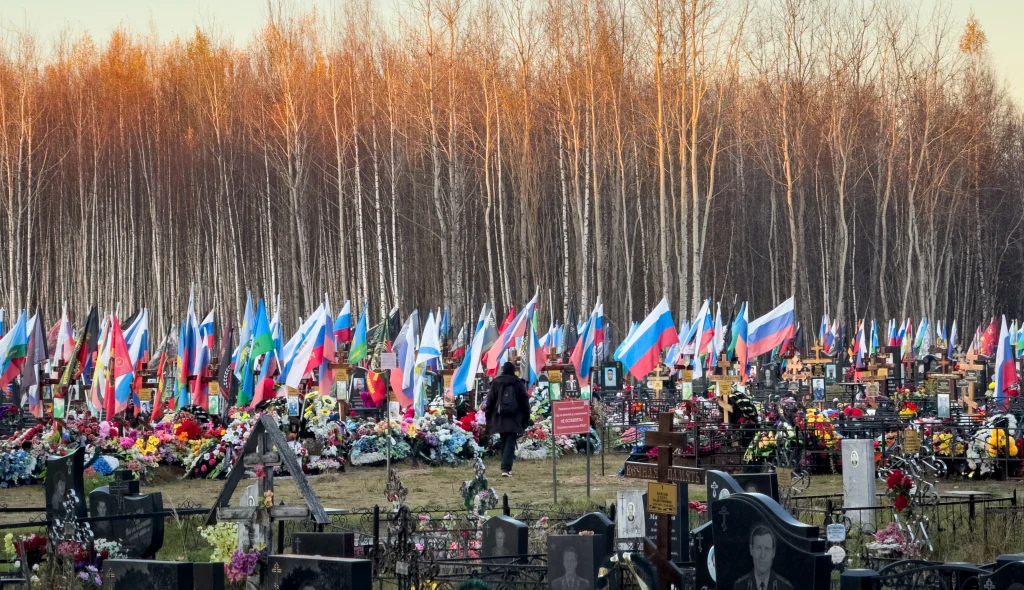 Jedno z miejsc pochówku poległych Rosjan walczących w Ukrainie Jedno z miejsc pochówku poległych Rosjan walczących w Ukrainie