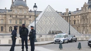 W niedzielę doszło do kradzieży klejnotów z Luwru