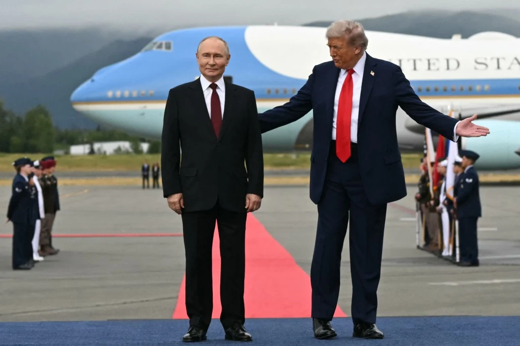 Władimir Putin i Donald Trump w czasie spotkania na Alasce
