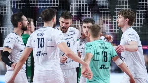 Siatkarze PGE Projektu Warszawa zaczęli PlusLigę od wygranej 3:0. Od lewej Kevin Tillie, Bartosz Bednorz i Karol Kłos