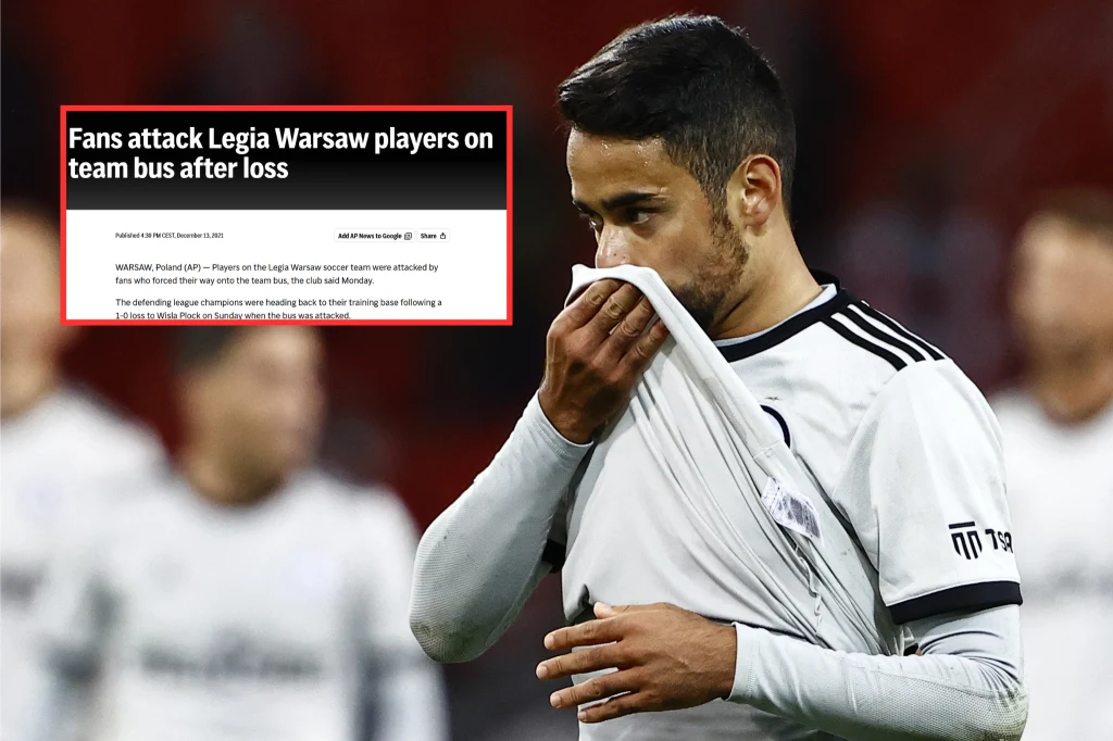 Grudzień 2021 to jeden z najczarniejszych dni dla Legii w XXI wieku. Na zdjęciu Luquinhas, w prostokącie artykuł agencji Associated Press