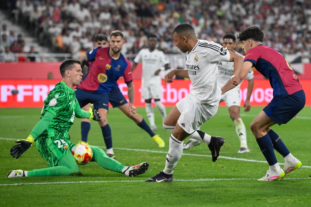 Wojciech Szczęsny podczas El Clasico Wojciech Szczęsny podczas El Clasico