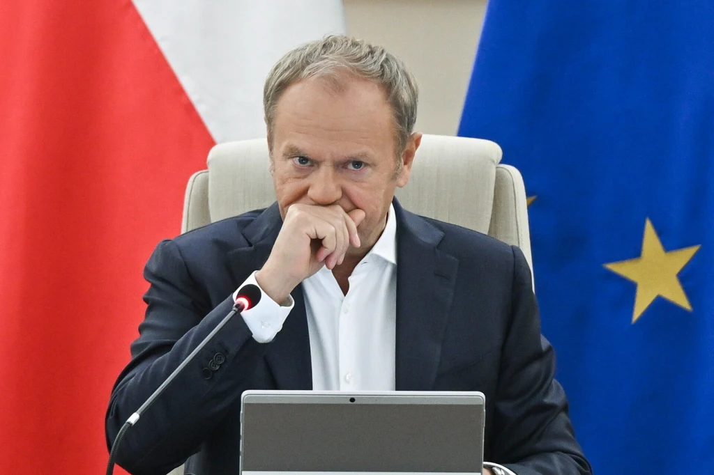 Rząd Donalda Tusk jest obecnie negatywnie oceniany przez większość Polaków Rząd Donalda Tusk jest obecnie negatywnie oceniany przez większość Polaków