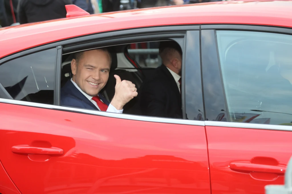 Kancelaria prezydenta Karola Nawrockiego chce pozyskać luksusowe limuzyny - informuje "Rzeczpospolita"