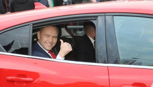 Luksusowy park maszyn w kancelarii Nawrockiego. Limuzyny za pół miliona