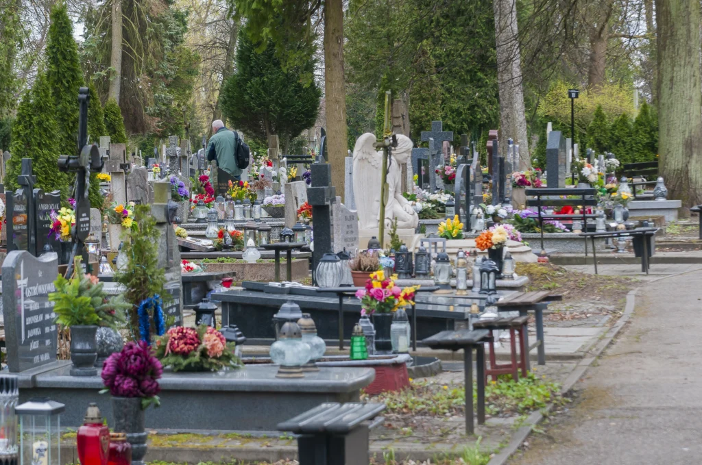 Jakie są ceny sprzątania grobów w 2025 r.?