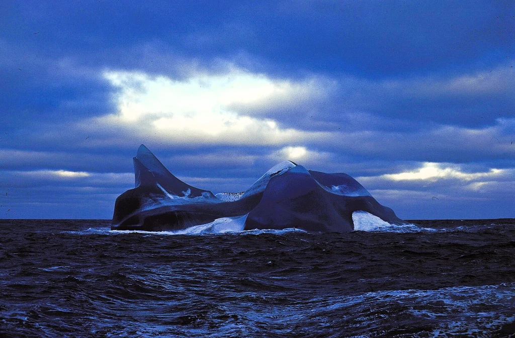 Oblewający Antarktydę Ocean Południowy to ciekawy i istotny akwen, który nieustannie przyciąga uwagę naukowców. Oblewający Antarktydę Ocean Południowy to ciekawy i istotny akwen, który nieustannie przyciąga uwagę naukowców.