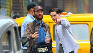 Josh Safdie i Timothee Chalamet na planie filmu "Wielki Marty"